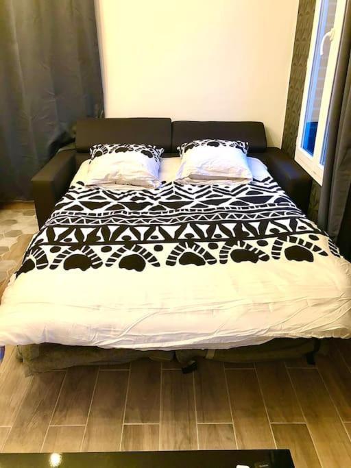 Le Led Room,Centre Ville Place De Parking Gratuite Sens Luaran gambar